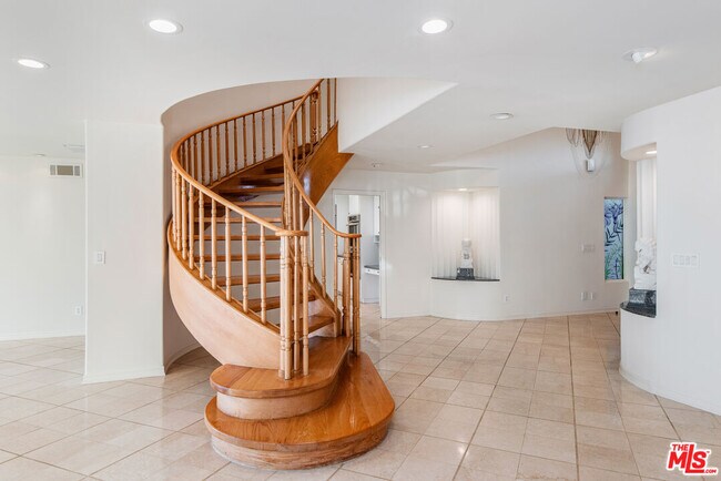 Building Photo - 7940 Vulcan Dr