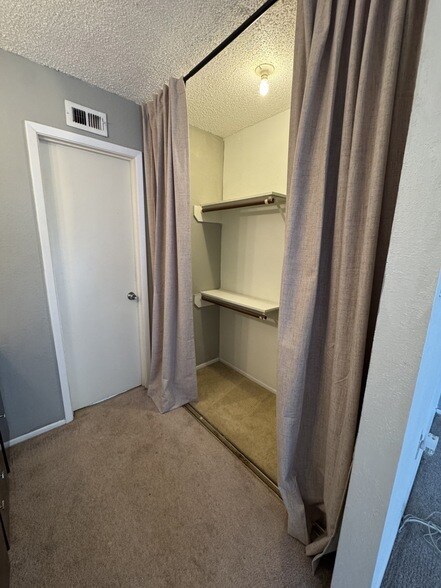 Building Photo - 13002 Leader St