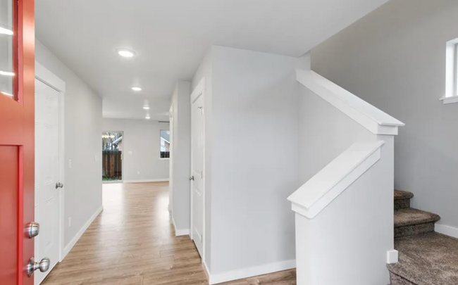 Building Photo - Charming 3-Bedroom Townhouse in the Heart ...
