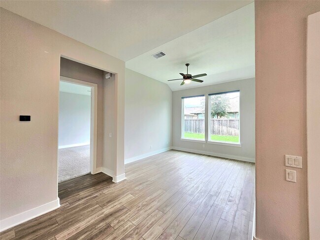 Building Photo - 15822 Pilot Knob Dr