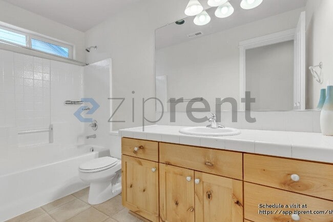 Building Photo - 5037 N Cecelia St