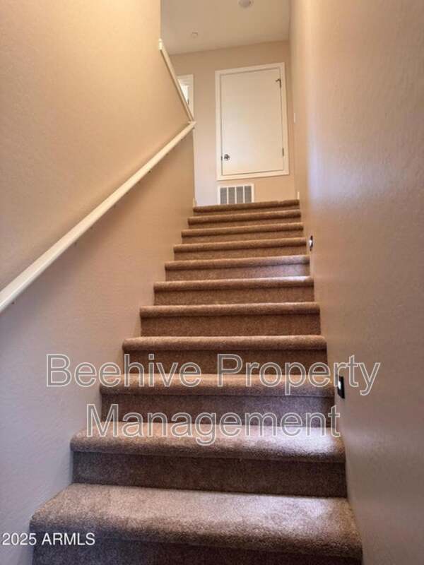 Building Photo - 523 S Pasadena