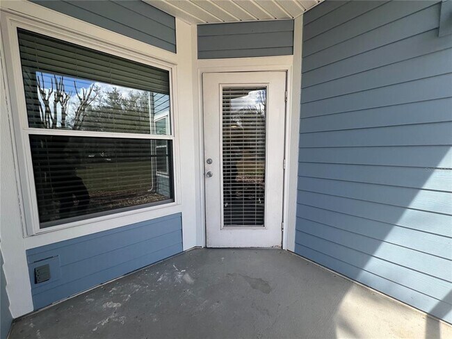 Building Photo - 2584 Grassy Point Dr