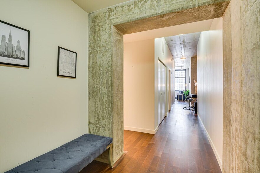 Building Photo - 235 W Van Buren St