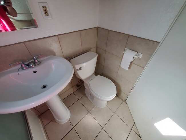 bath - 2309 Grand Ave