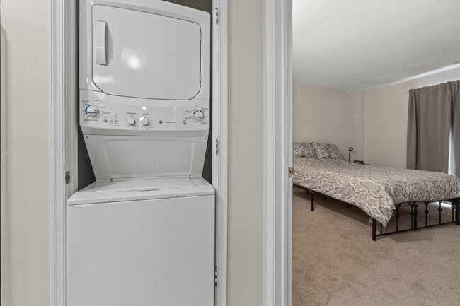 Building Photo - 1611 Ocean Bay Dr