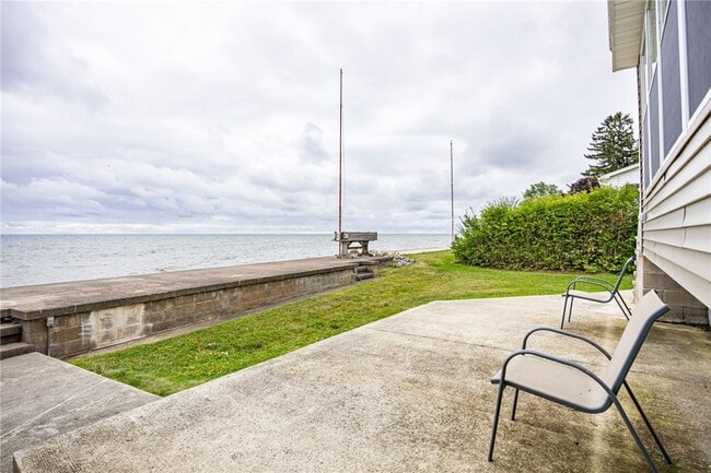 Building Photo - 200 Lakeshore Dr