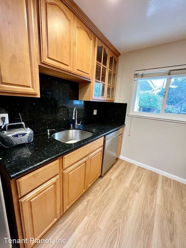 Building Photo - 3 br, 2 bath House - 1550 Magpie Ln