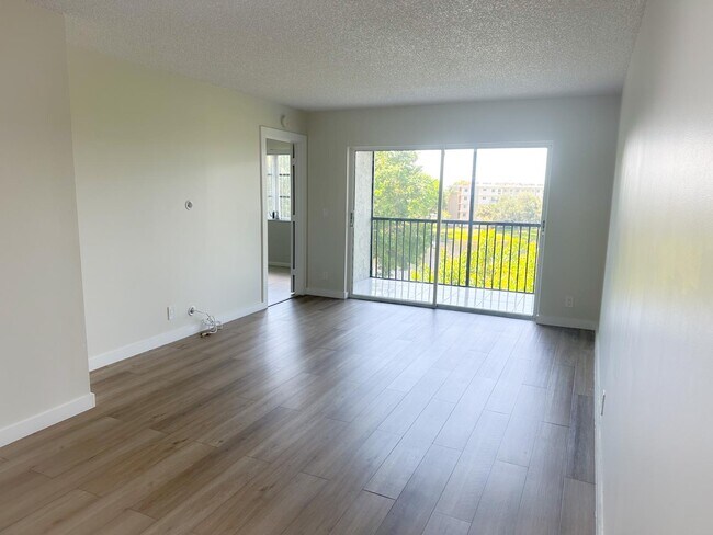 Building Photo - 2222 N Cypress Bend Dr