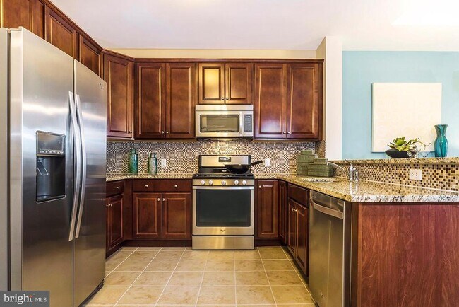 Building Photo - 2502 Churchill Downs Way