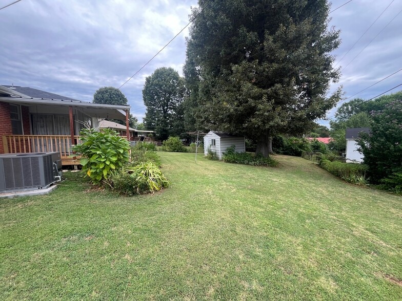 Building Photo - 128 N Leland Dr