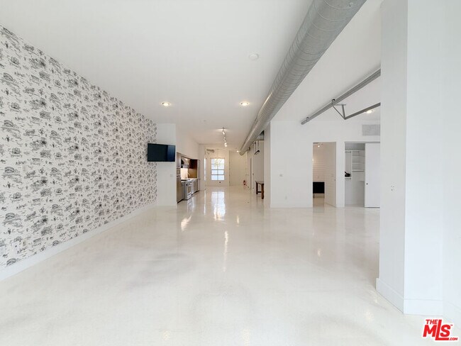 Building Photo - 212 Marine St