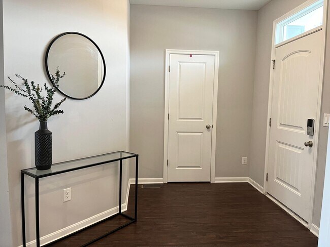 Building Photo - 176 Harness Way