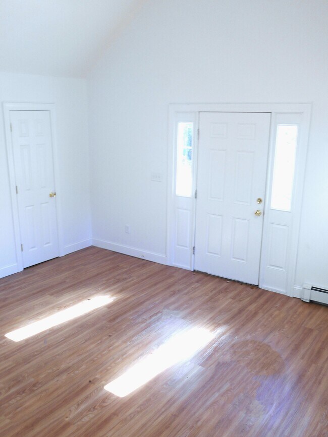 Building Photo - 14 Highland Ave