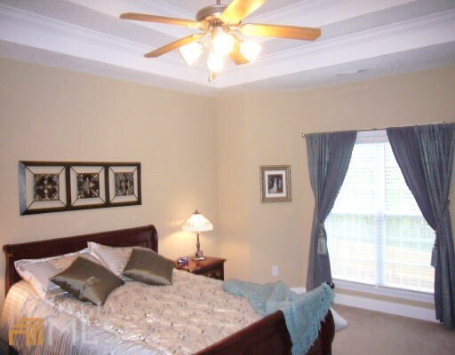 Building Photo - Great location, HOA community, swim/tennis...