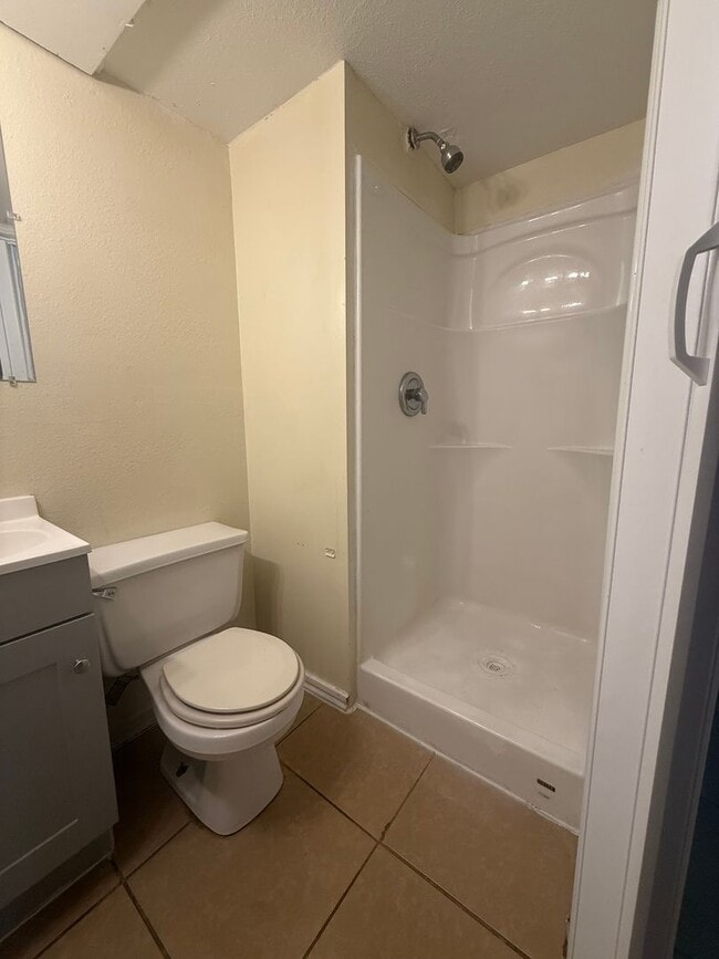 Building Photo - Cozy Studio Unit With ALL Utilities INCLUDED