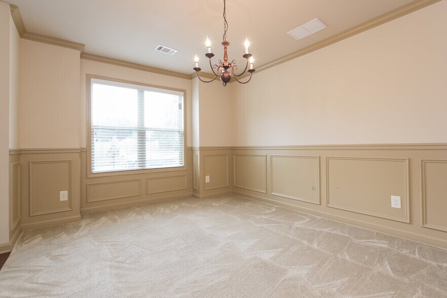 Building Photo - 1828 Bridle Rd