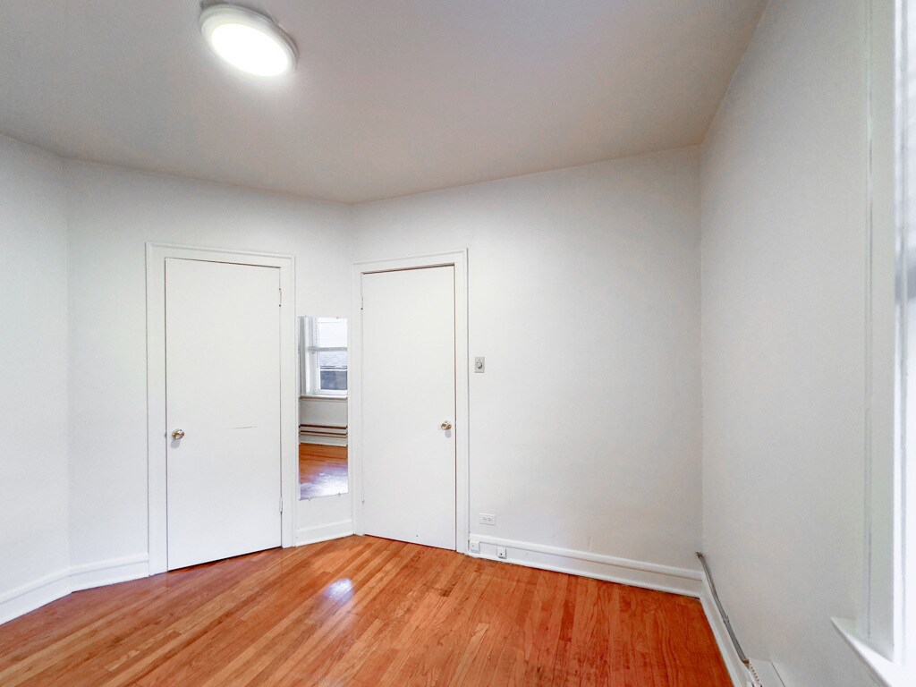 Building Photo - 4222 N Clark St