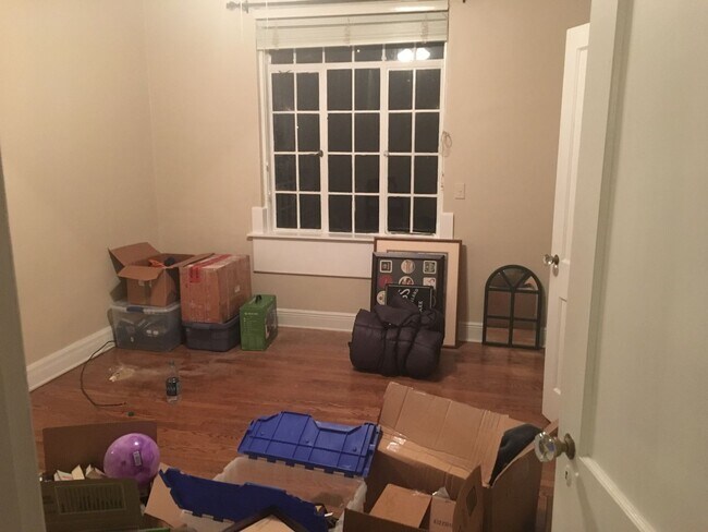 Building Photo - Knoxville 37919 - Rare opportunity to rent a historic European-style Condo with 2 bedrooms and 2 ...