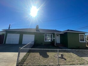 Building Photo - A Colma Gem!
