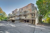 Building Photo - 1Bd/1Ba Mercer Island Condo
