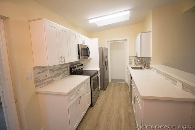 Building Photo - 1650 NE 44th St