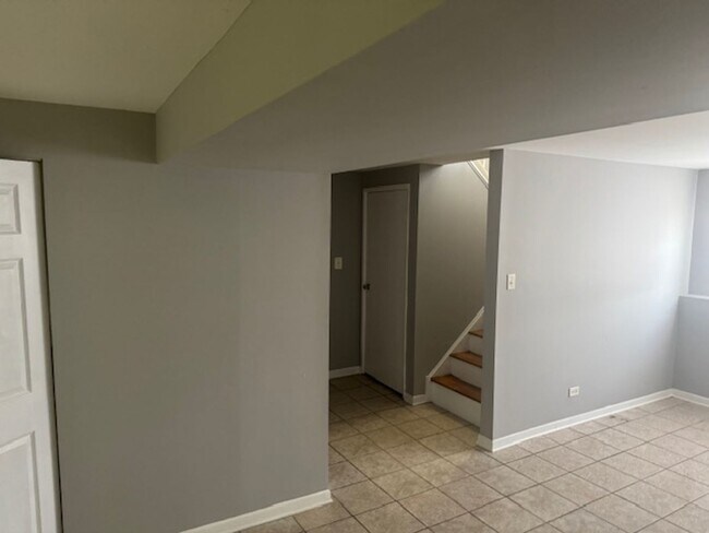 Building Photo - Don't wait --must see! 4Bd, 2Ba