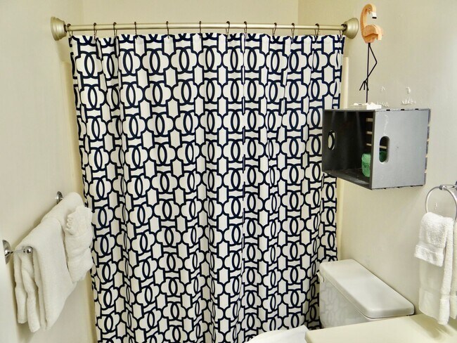 Building Photo - Furnished All-Inclusive 4bed/3bath condo a...