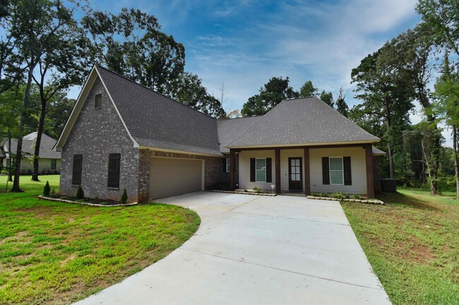 Building Photo - Beautiful 5 Bed 4 Bath Home in Ruston!