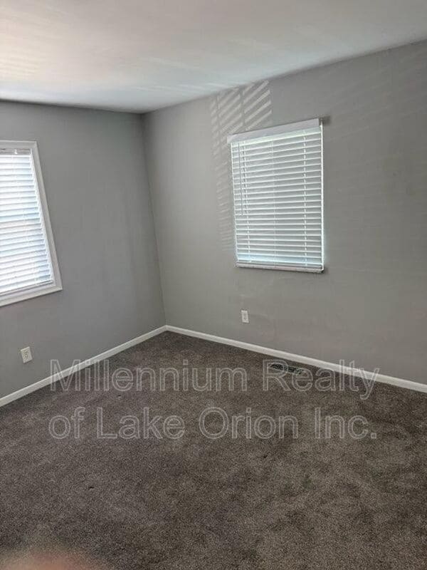 Building Photo - 80 Myron St