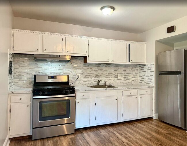 Building Photo - 4740 Vancouver Rd