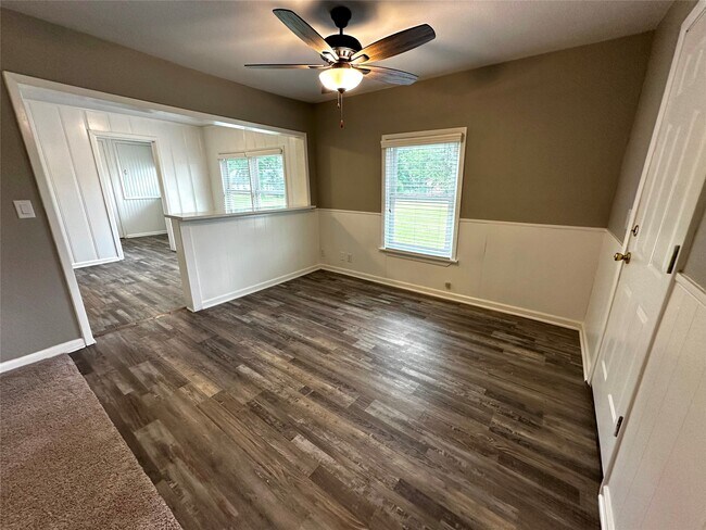 Building Photo - 318 Melton St