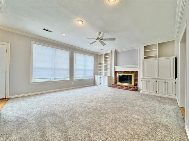 Building Photo - 3834 E Chadwick Dr