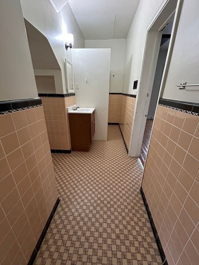 Building Photo - GB - 02 - Duplex