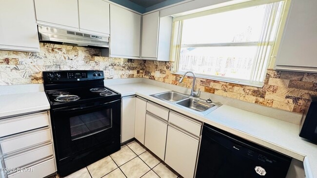 Building Photo - 921 N Wild Olive Ave