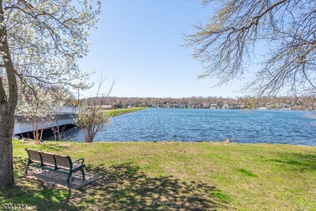 Building Photo - 53 Laurel Dr