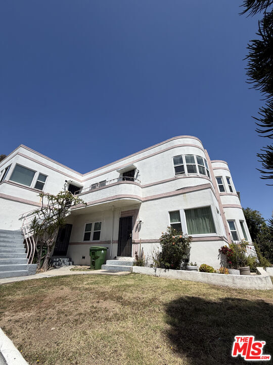 Building Photo - 839 Alexandria Ave