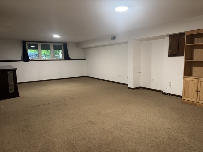 Building Photo - 211 Skyview Dr