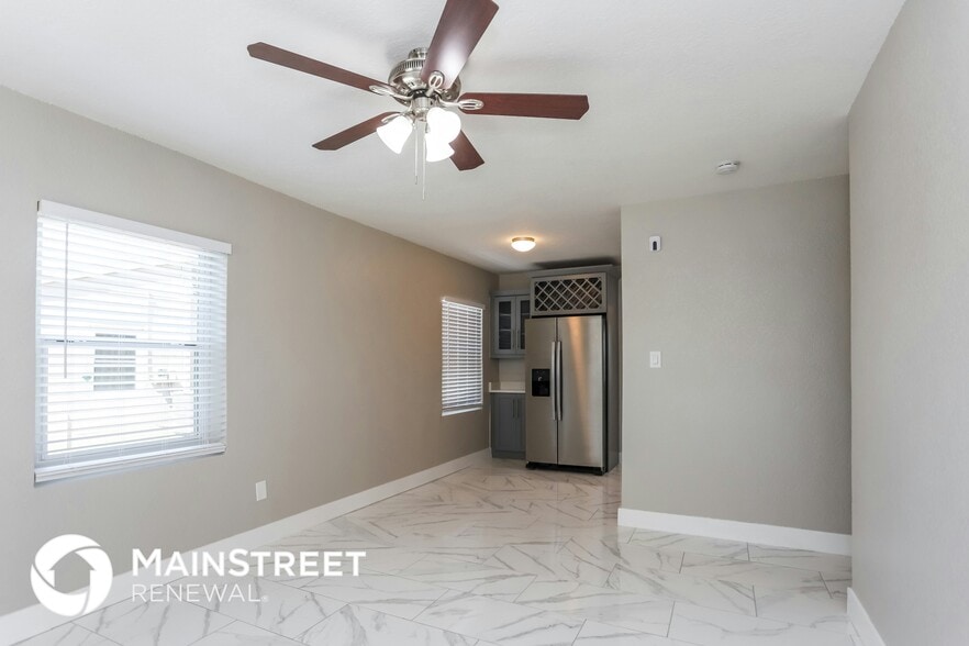 Building Photo - 3911 W Walnut St