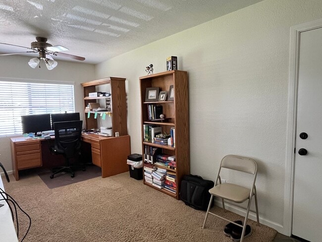 Building Photo - Spacious 3 Bedroom, 2 Bath Home with Offic...