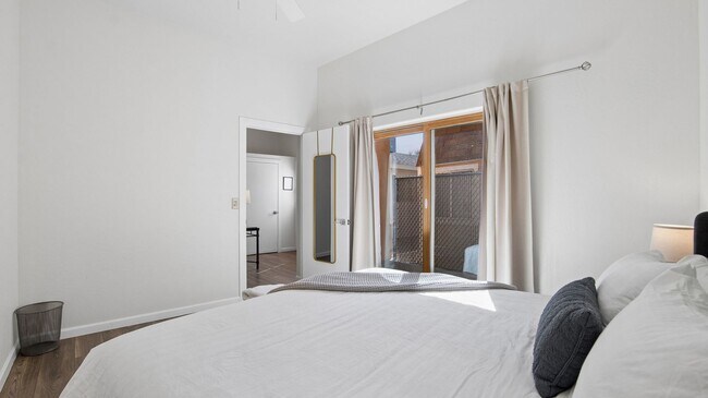 Building Photo - 2929 N 55th Pl