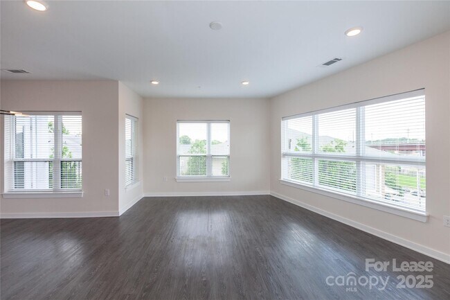 Building Photo - 3630 N Davidson St