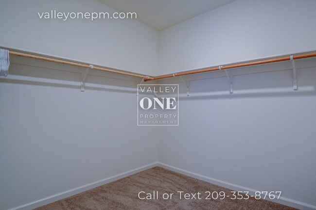 Building Photo - 644 Cheshire Dr