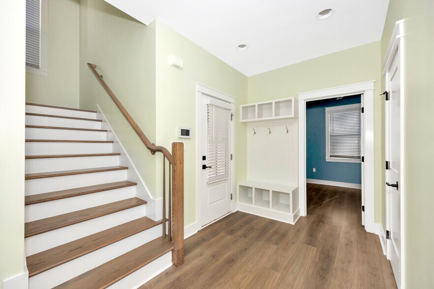 Building Photo - 2907 8th Ave SW