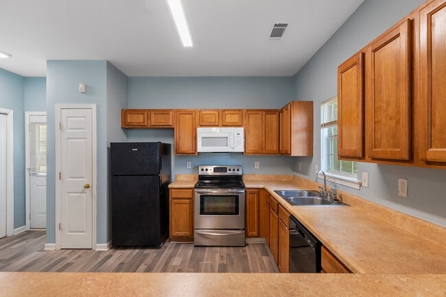 Building Photo - 7679 Creekside Ln