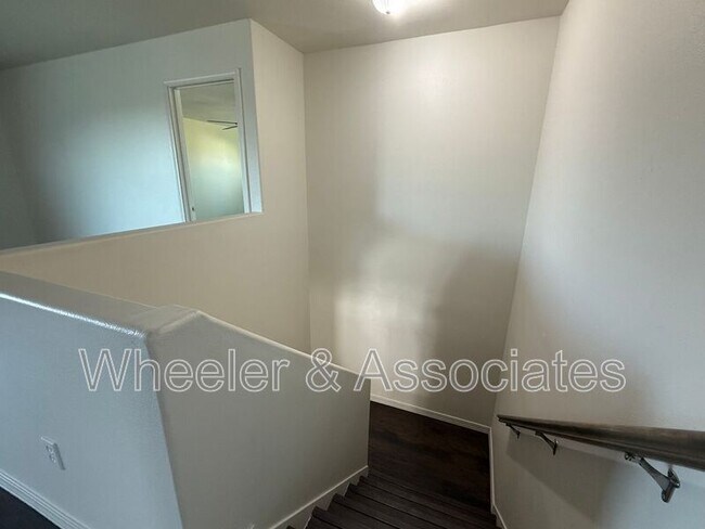 Building Photo - 1584 W Galbraith Ln