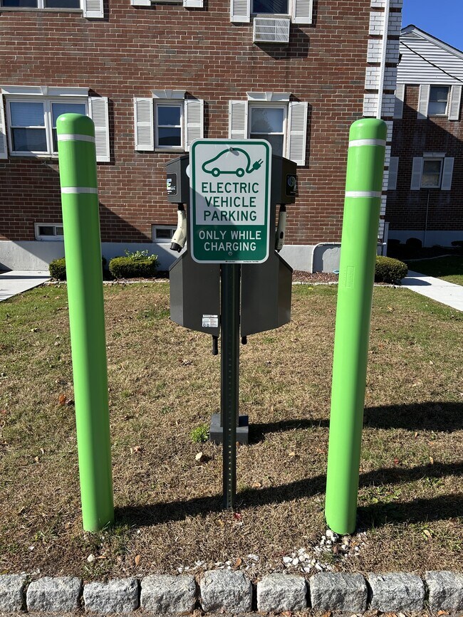 Building Photo - 57 Salmon Brook Dr