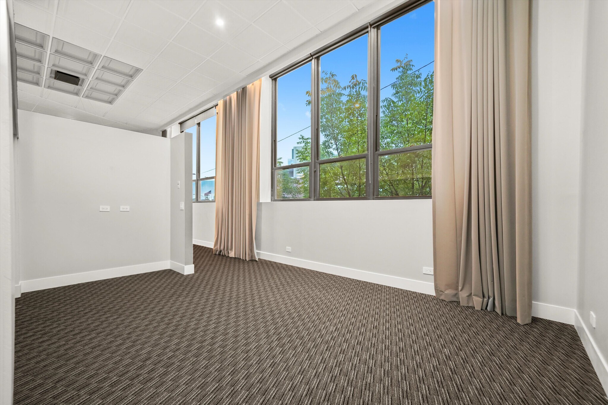 Building Photo - 300 N Ogden Ave