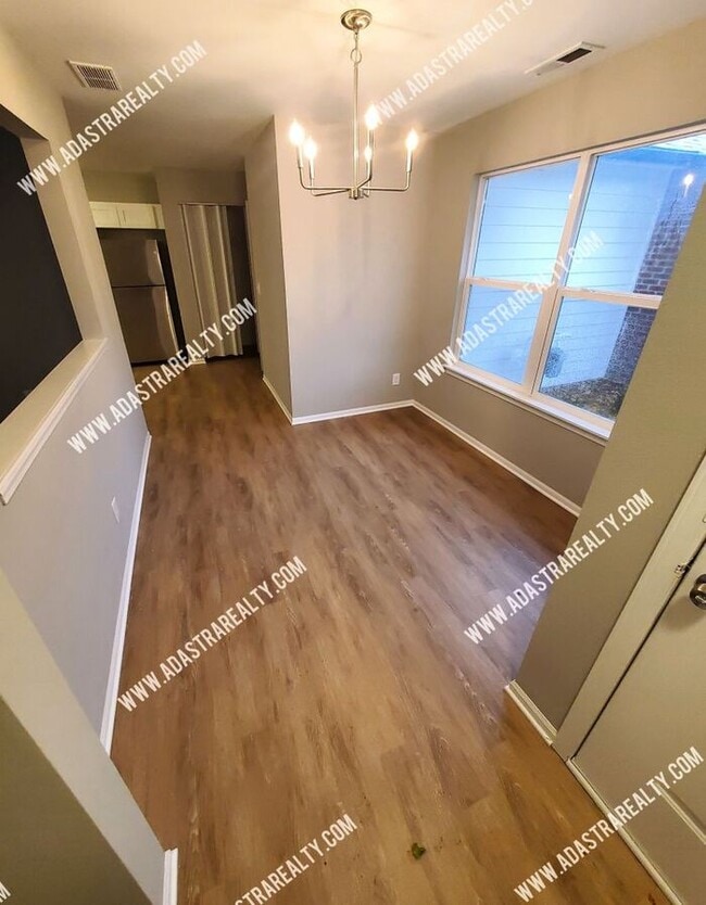 Building Photo - Gorgeous Remodeled Duplex in Baldwin City-Available in JUNE!!