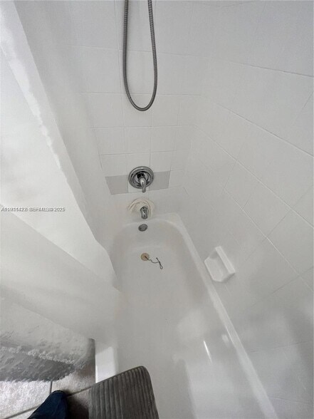 Building Photo - 2039 SE 10th Ave